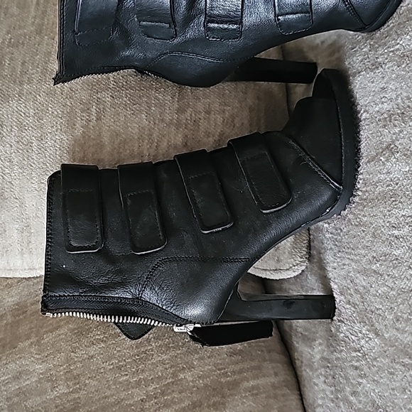 DKNY 7.5 black leather sexy boots - Picture 2 of 5